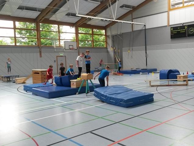 Bewegungsparkour in der Heinrich Kirchner Sporthalle Bewegungsparkour_in_der_Heinrich_Kirchner_Sporthalle