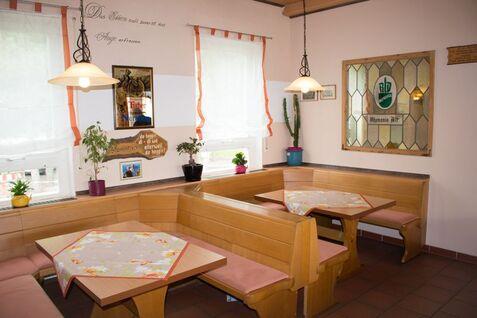 Gastraum Gaststätte Innenausstattung_Gasthaus_Milan