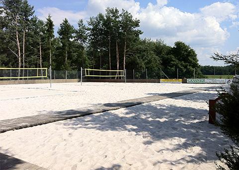 Sportgelände FC West Blick auf die Beachvolleyballfelder des FC West.