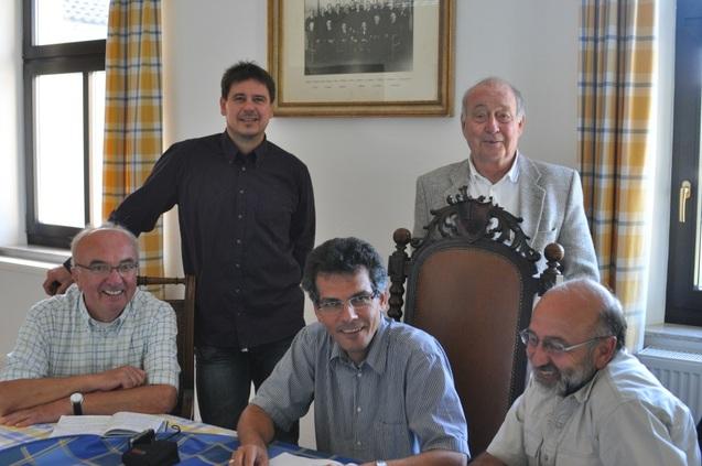 BLSV Klima-Check Fünf Männer haben sich in einem Raum für den BLSV Klima-Check versammelt.